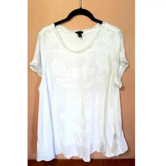 Torrid flowy white rayon blouse‎ eyelet pattern beautiful white size 0 - Picture 1 of 6